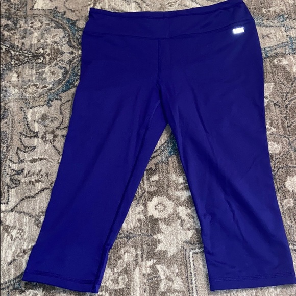 Victoria's Secret Pants - VS crop leggings